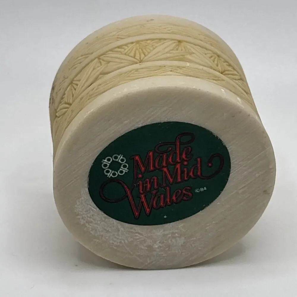 Made in Wales - Design Centre London Miniature Bisque Floral Decorated Pill Box - Picture 5 of 9